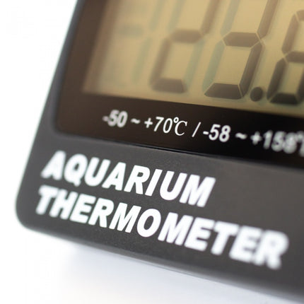 Aquariumthermometer met water en kamertemperatuursensor